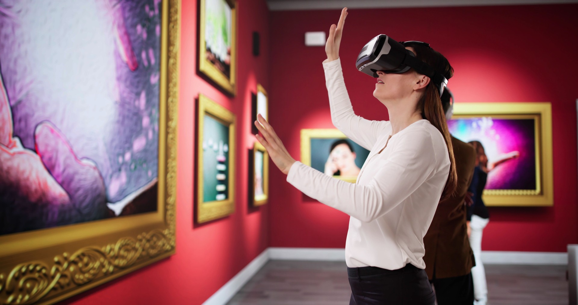 Virtual Reality Headset Brings Art Gallery Exhibition